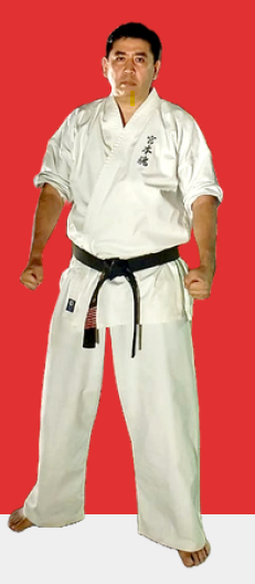 Mestre Luiz Miyamoto — 8º Dan de Karate, em kimono tradicional